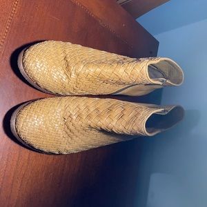 Frye size 11 women’s leather woven ankle boots, camel